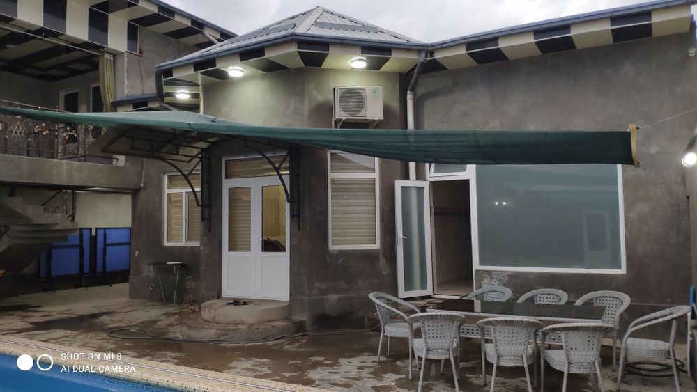 Dacha oqtosh yon bagrida