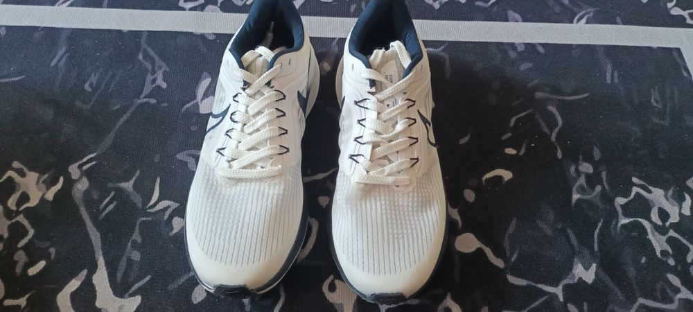 Новый кроссовки NIKE
