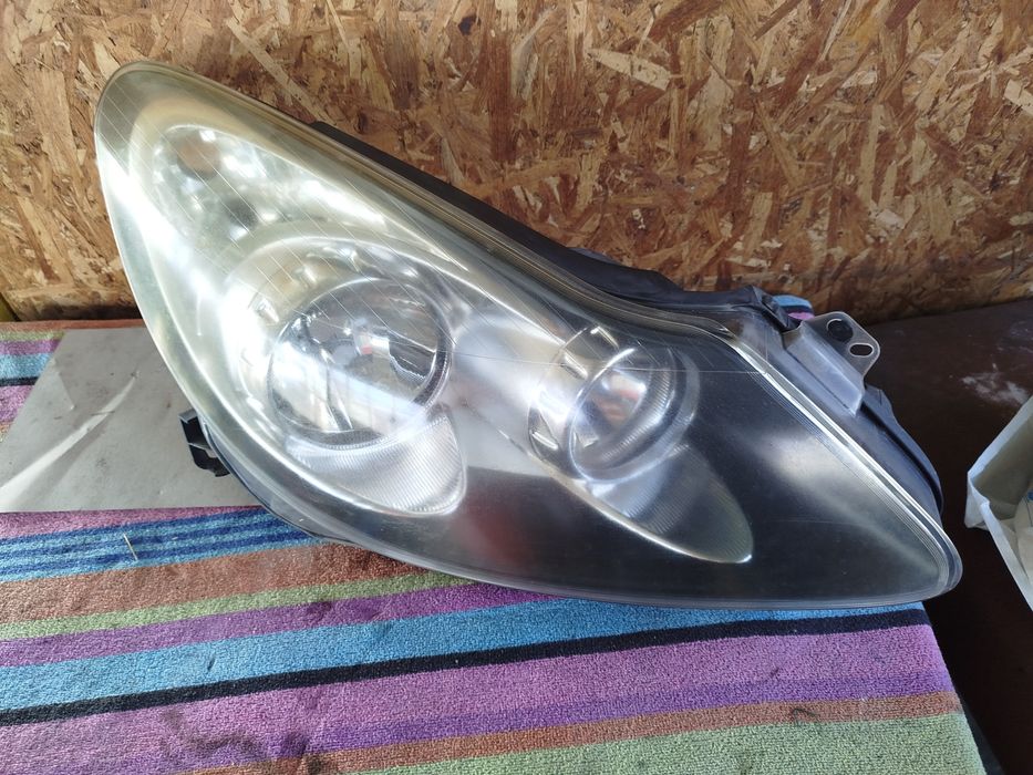 Десен фар за Опел Корса Д