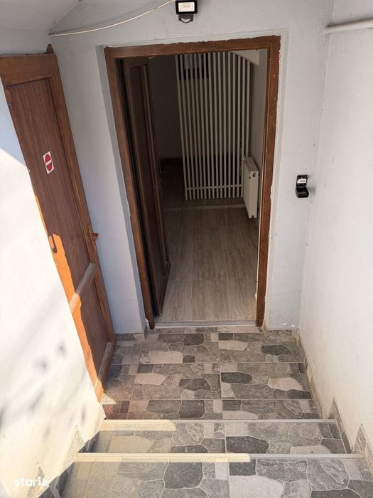 Casa 5 camere de închiriat în Vasile Aaron