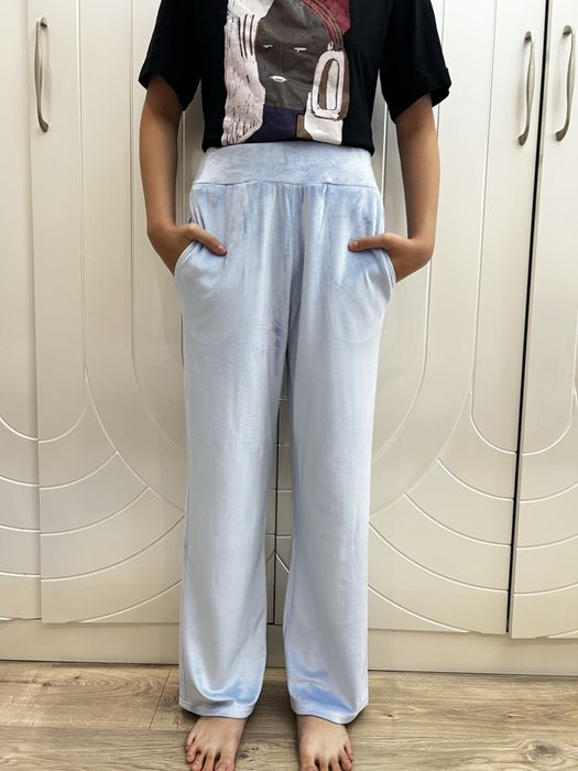 Голубые велюровые брюки