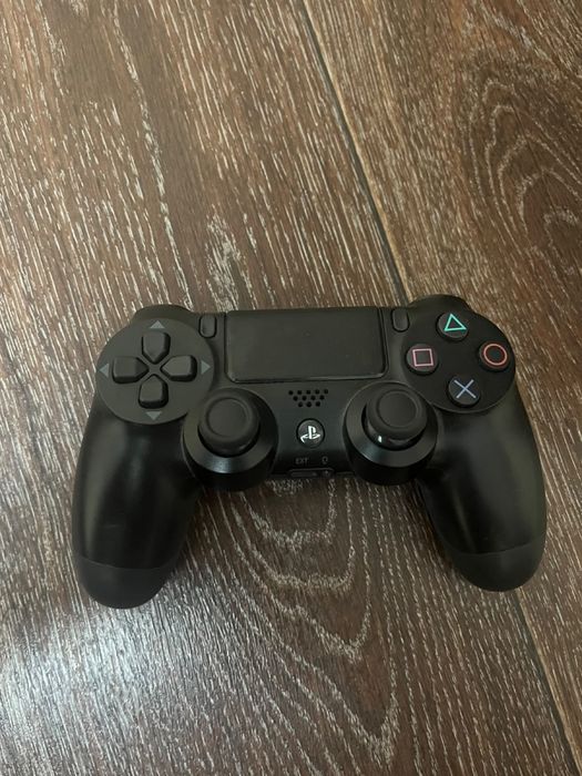 [СРОЧНО] Продам два геймпада на PS4