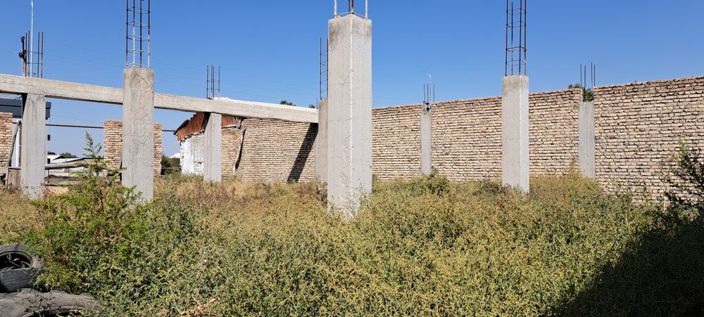 Уй сотилади. Нархи 65 000 $ келишиш имкони бор. Тугал-н курилиш.