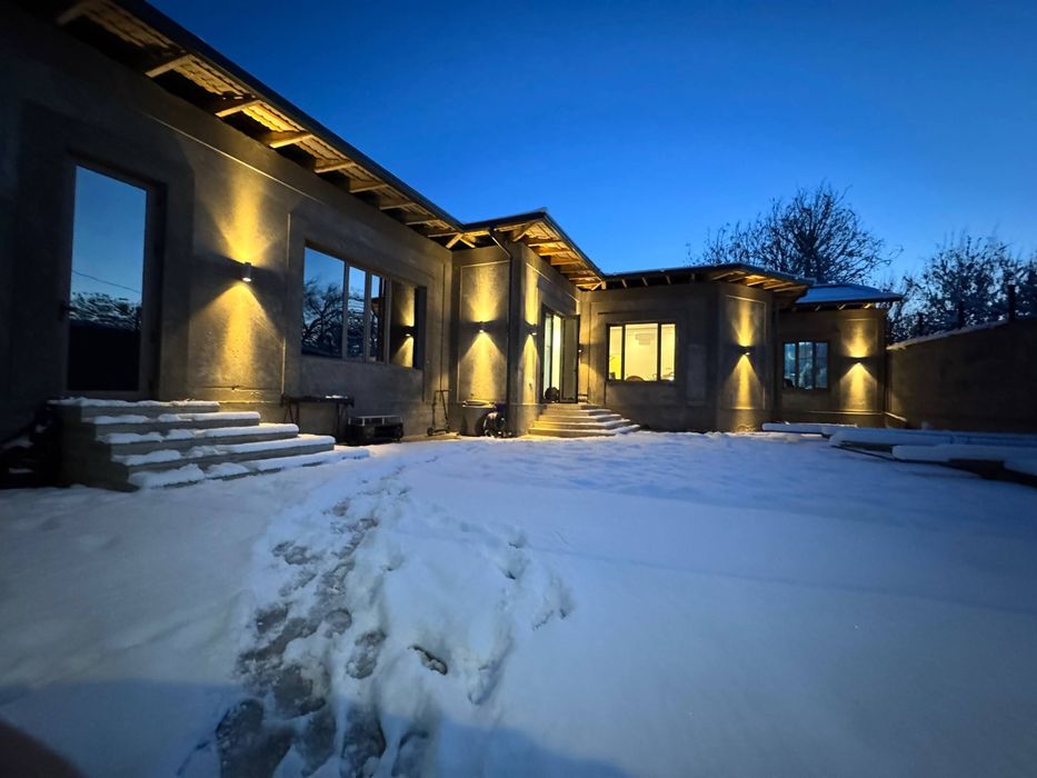 Ўзимни уймини Юнусабадск район Хотира майдони.