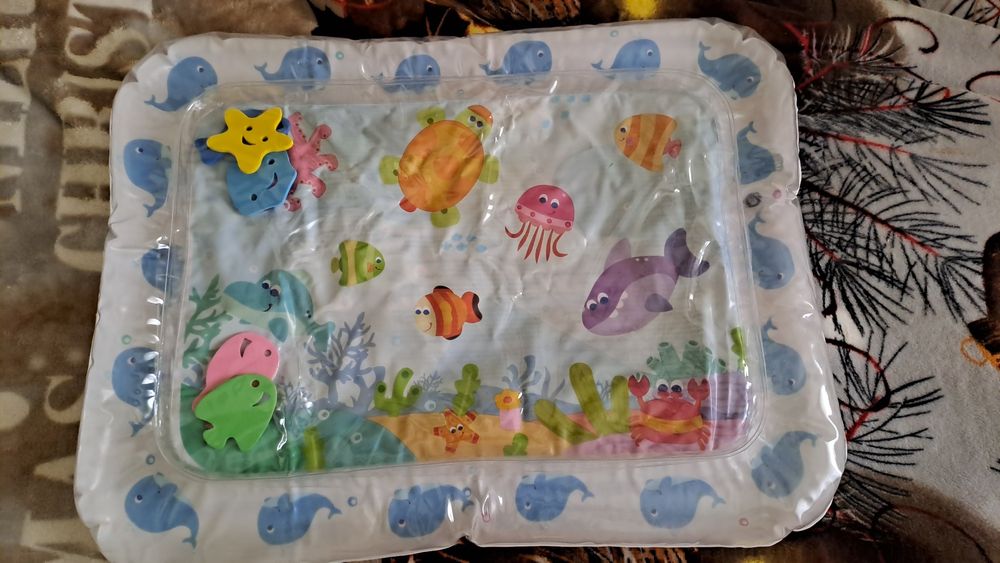 Salteluta de joacă cu apă