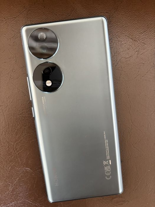 Продавам телефон Honor 70