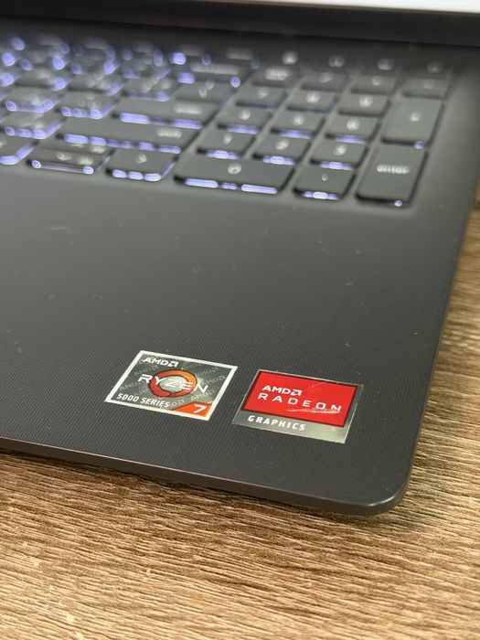 Dell Vostro 3515 Ryzen 7 / 512GB SSD / Отлично състояние