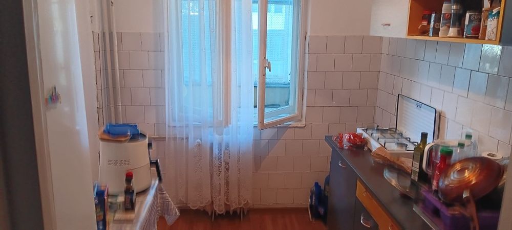 Vând apartament 3 camere oradea str Transilvaniei