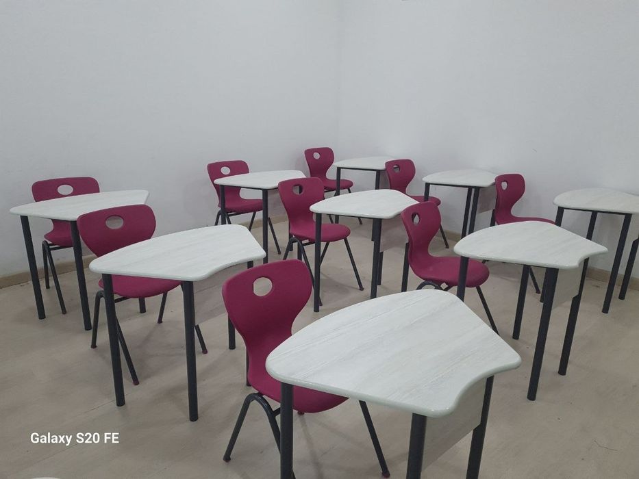 Парта ромашка, стулья Турецкие,Современные школьные парты и стулья.