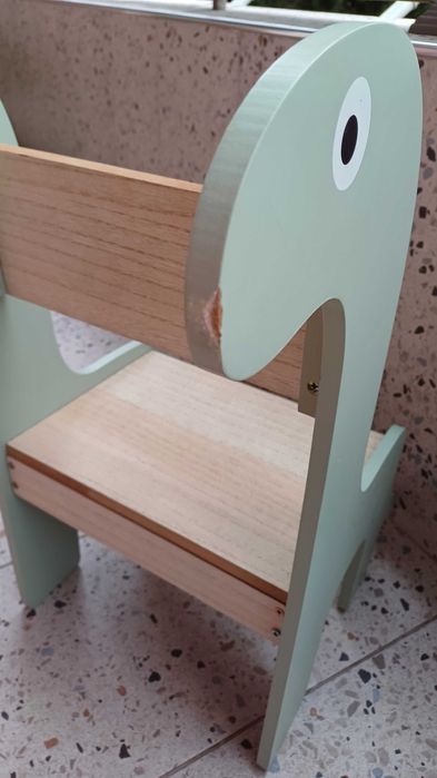 Детско столче динозавър.