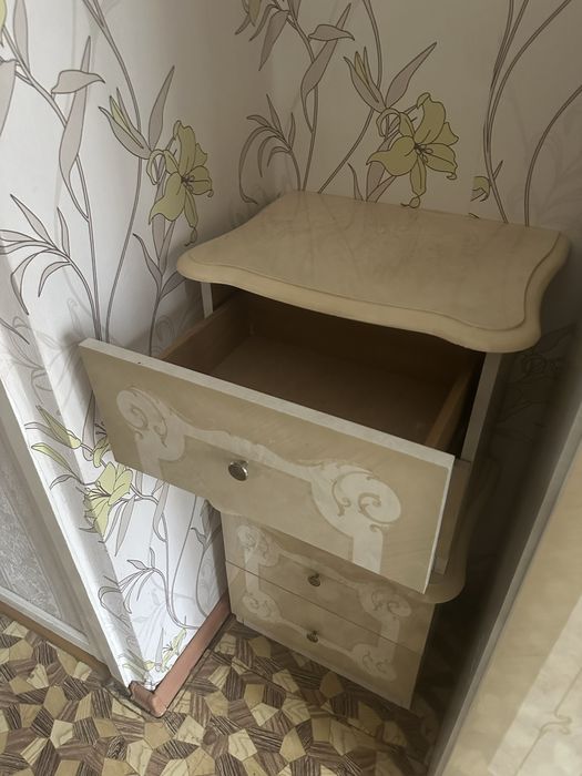 Продаем старую мебель