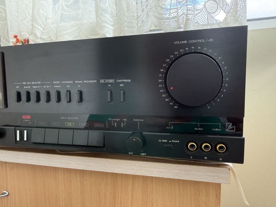 Luxman LV-103u Качествен стерео усилвател