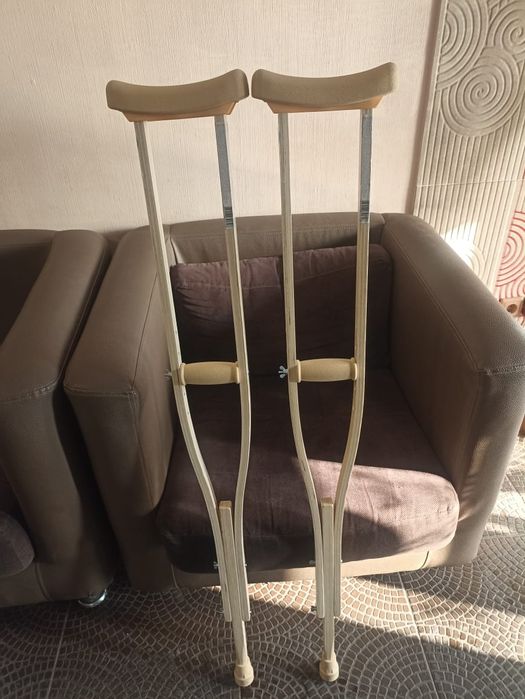 Продам костыли новые