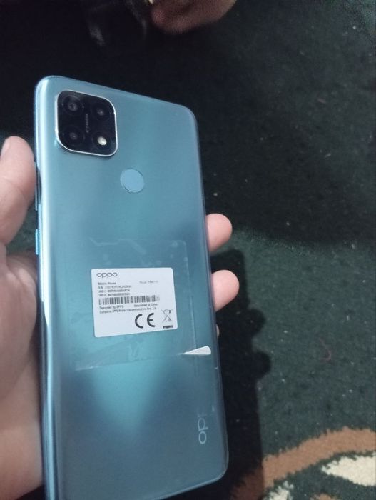 Telefon ayol kishi ishlatgan