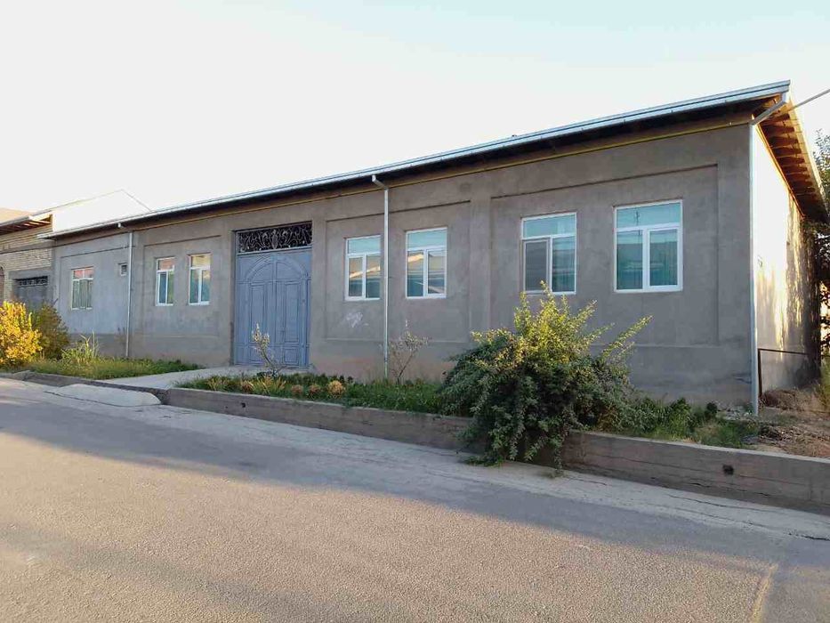 Участка Келесда коттеджлар ёнида