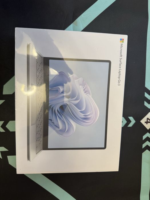 Laptop sigilat Microsoft surface go 3 12,4 inchi 16 GB RAM 256 GB ROM