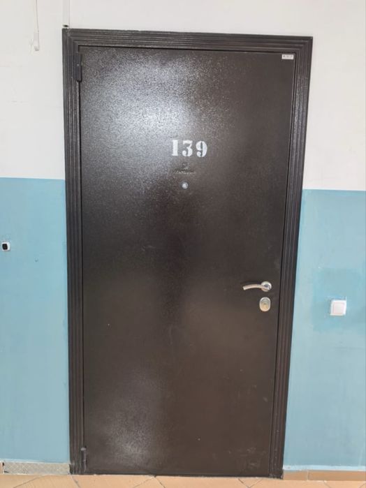 Входная дверь продается