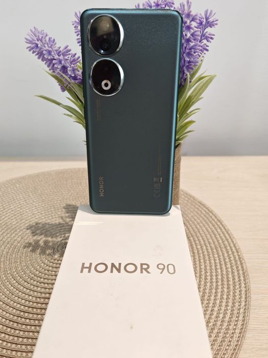 Honor 90, în cutie, ca nou.