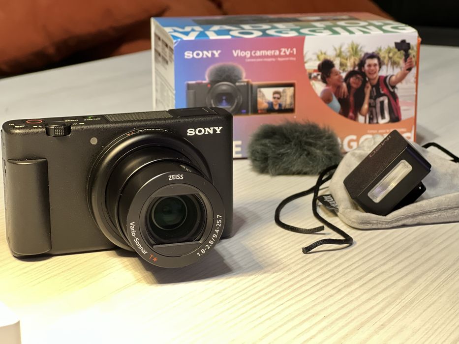 Sony ZV-1 + допълнителна светкавица