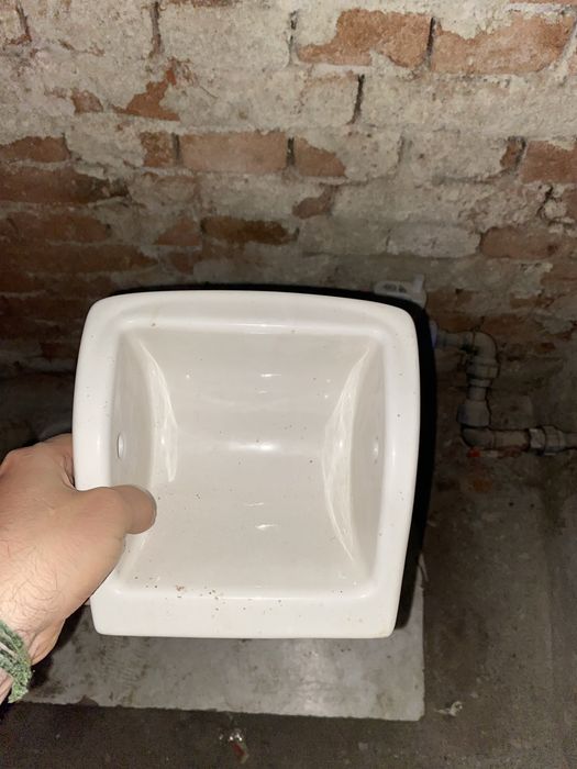 2 chiuvete si suport de hartie igienica cu 100 lei