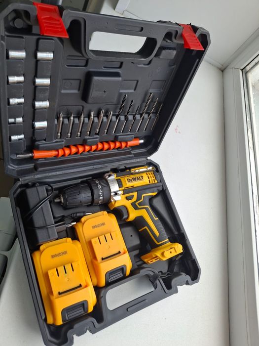 Шуруповерт Девальт.