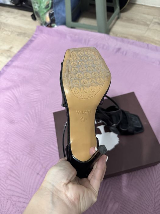 Продам шикарные босоножки