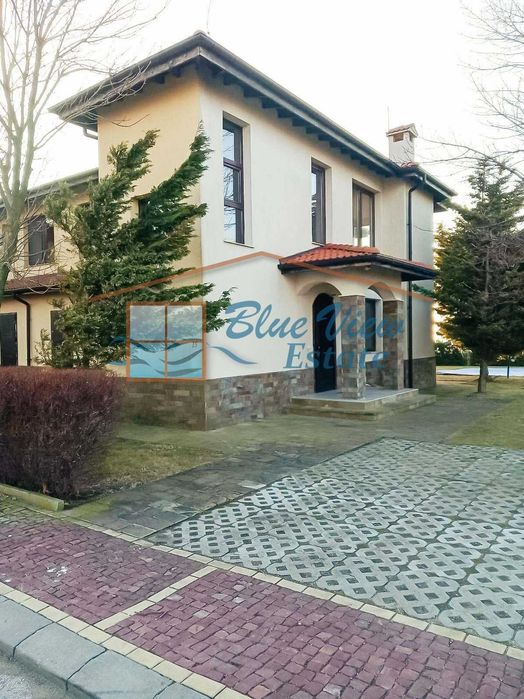 Луксозна къща с басейн в голф комплекс Black Sea Rama