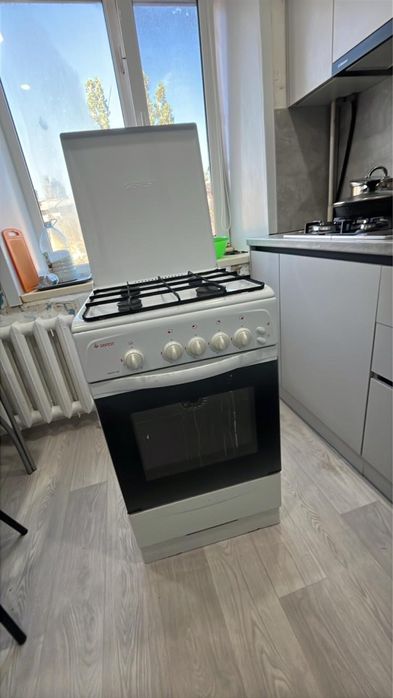 Продам газ плиту Gefest