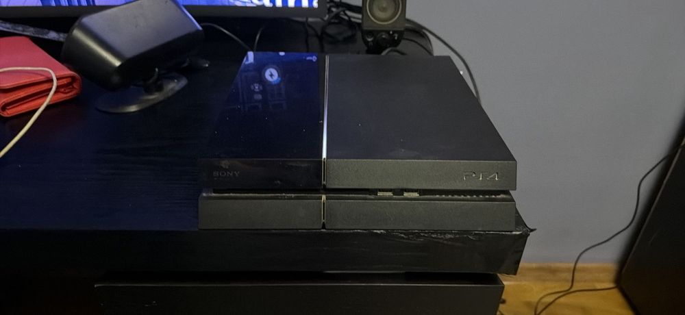 Ps 4 cu controler și o mini tastatură, și 7 jocuri