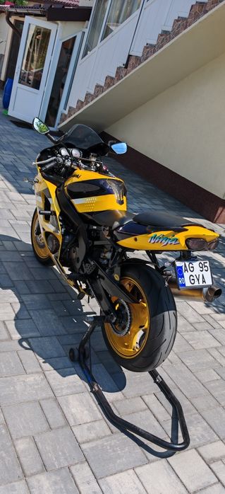 Kawasaki zx6r Ninja