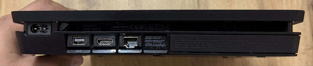 Vând PlayStation 4 Pro laptop+jocuri