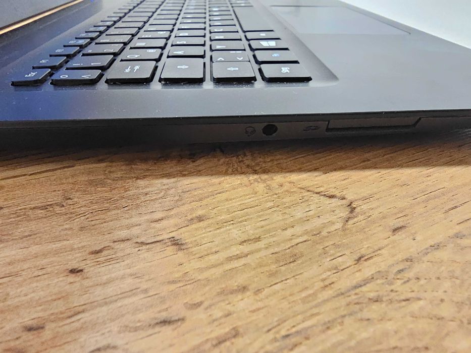 Компактен лаптоп Acer Aspire V3-371 (13.3") intel i3 4005U | 8GB RAM | 1TB HDD | 5ч. батерия + зарядно