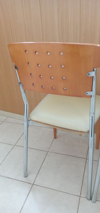 Качественные стулья   .дерево и металл