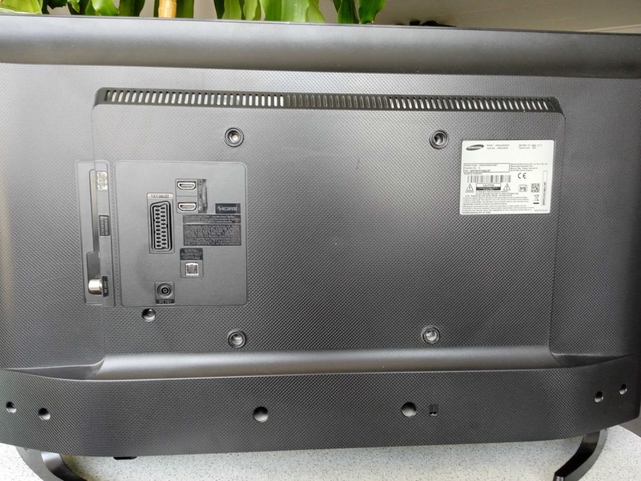 Телевизор "Samsung" UE32J4000AW