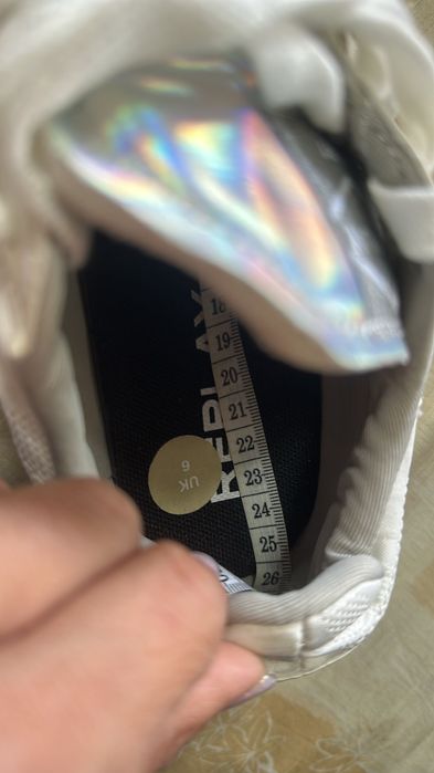 Обувки GUESS  чисто нови оригинални