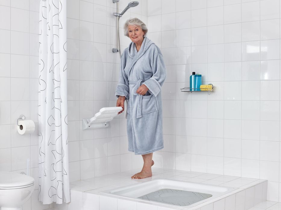 Стульчики навесные откидные на ванную все Германия отличного качества.