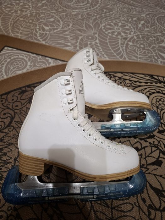 Продам коньки Jackson 200