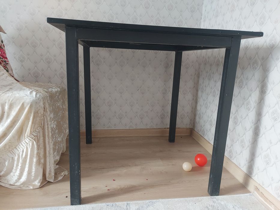 Чёрный письменный стол, компактный