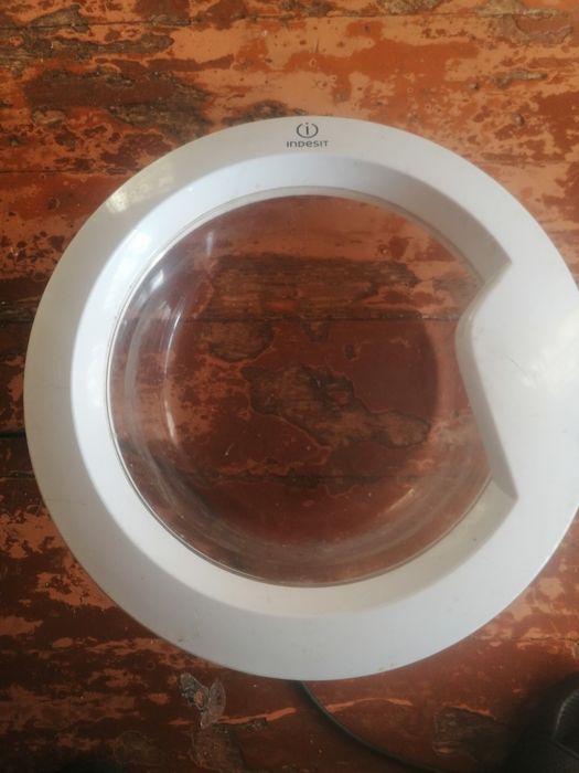 Продам дверцу на машинку Indesit