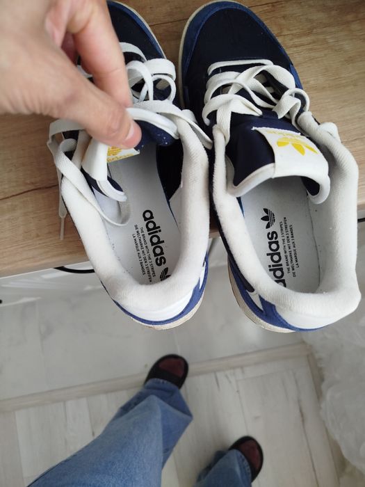 Adidas оригинални маратонки 39номер