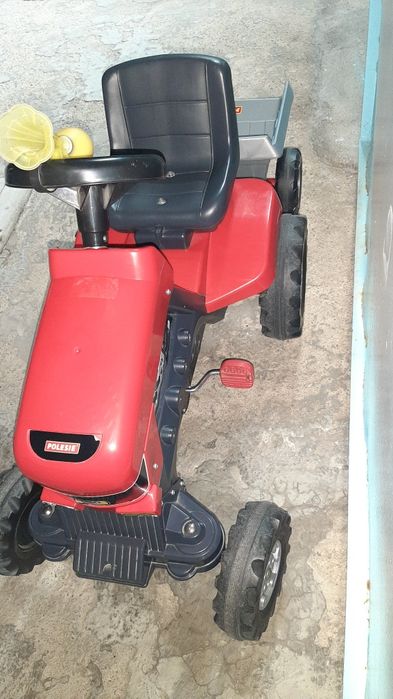 трактор с прицепом на педалях