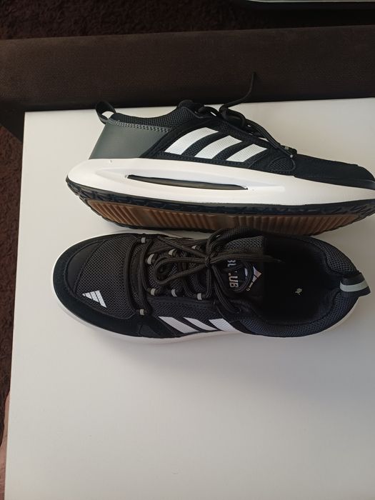 Продам кроссовки