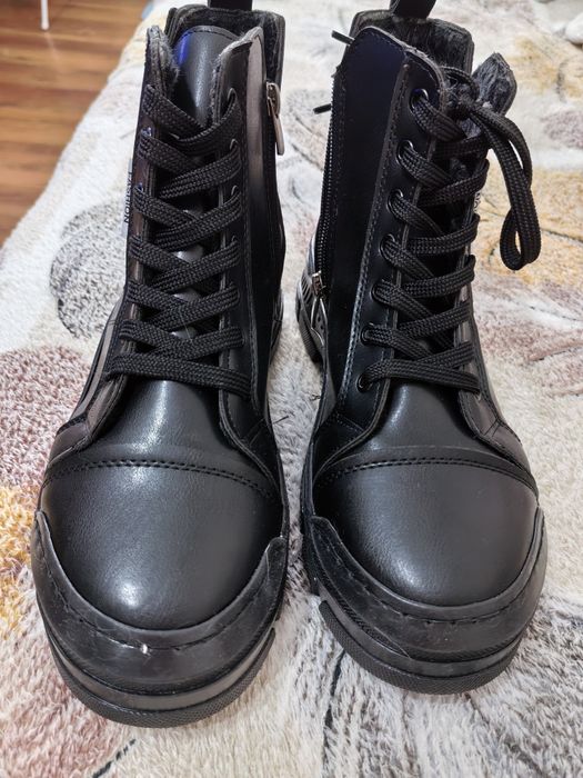 Чисто нови дамски боти