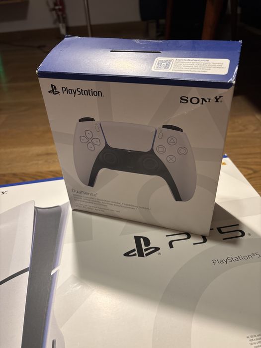 Playstation 5 с 6 игри и два контролера/ 1 TB