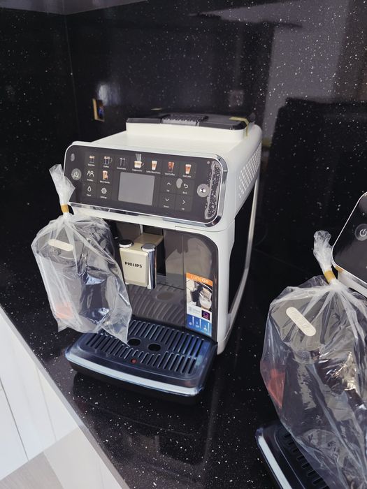 Espressor automat Philips seria 5500 LatteGo