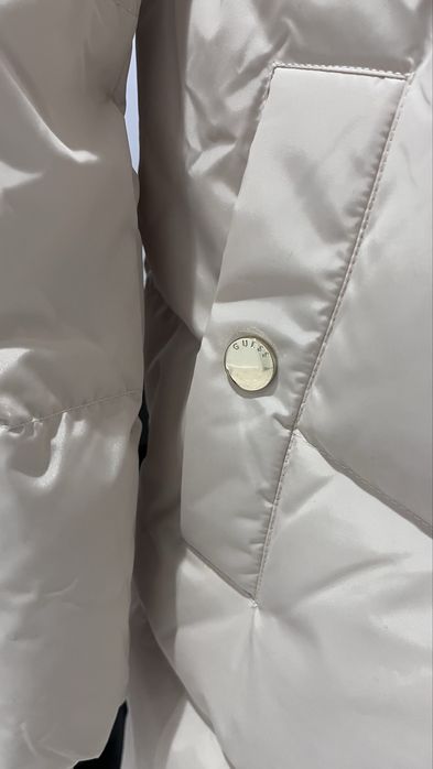 GUESS ново яке с етикет S размер