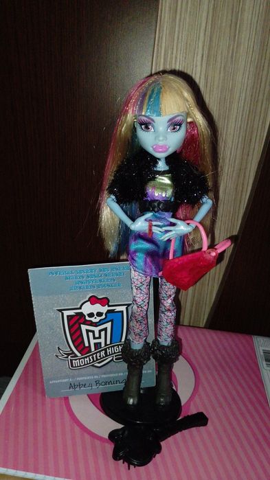 Păpușa Monster High Abbey Bominabile G1 2010