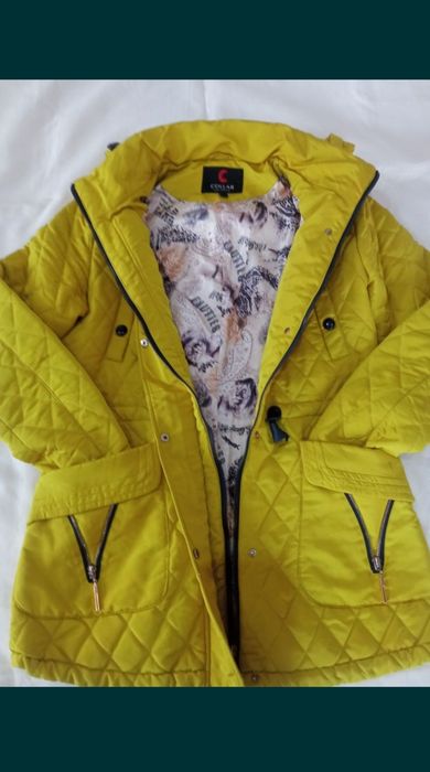 Продам весеннюю куртку .