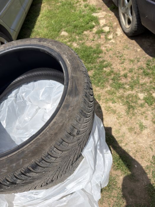 235 40 R19 Pirelli All Seasons sf3