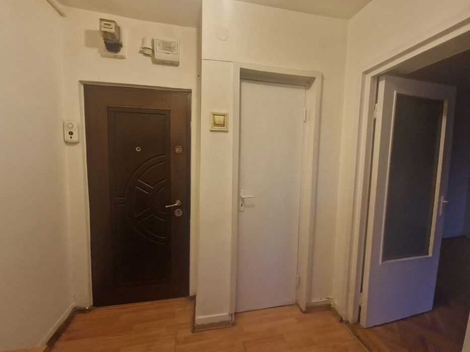 Vand apartamebt cu 2 camere